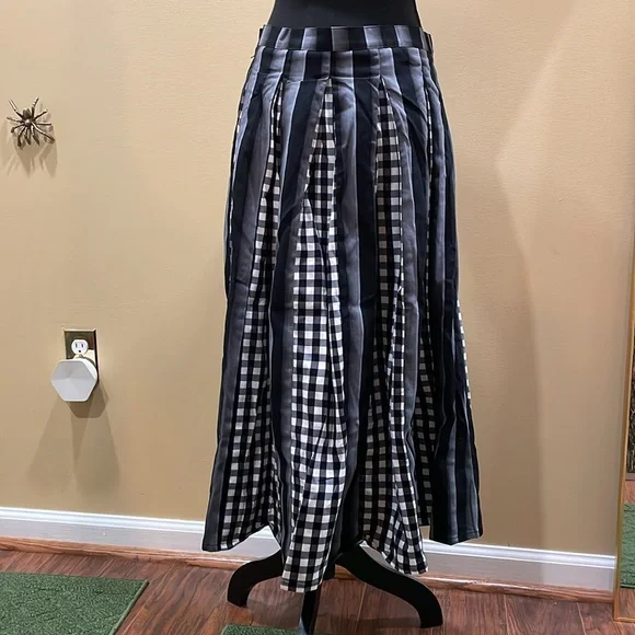 Wednesday Nevermore Academy Skirt XL Goth Punk Addams Family NWT Halloween - Picture 7 of 10